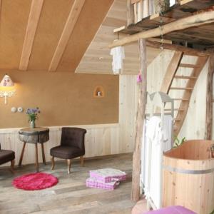 Golf et détente en eco-lodge—©Ecolodge La belle verte Golf et détente en eco-lodge