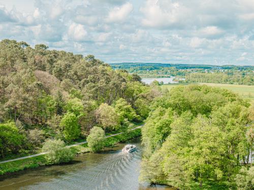 BAINS-SUR-OUST - Ile aux pies_ bauthamy madoline (9)—Madoline Bauthamy BAINS-SUR-OUST - Ile aux pies_ bauthamy madoline (9)