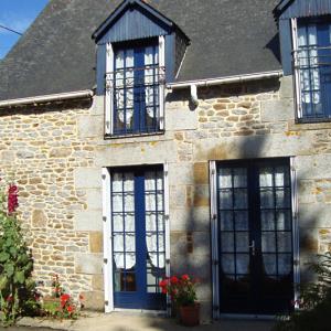 Gîte Les hortensias, M. et Mme Prime à Bazouges-la-Pérouse—Droits réservés Gîte Les hortensias, M. et Mme Prime à Bazouges-la-Pérouse