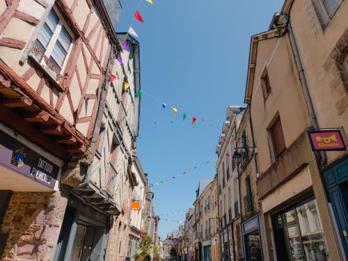 REDON - Le Centre-Ville_bauthamy madoline (127 (5)—Madoline Bauthamy REDON - Le Centre-Ville_bauthamy madoline (127 (5)