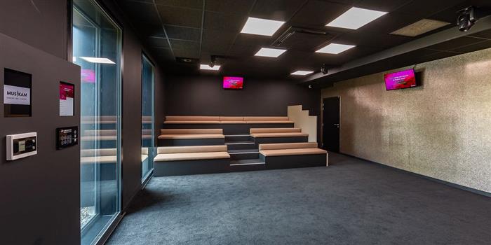 2-SALLE_ARENA - © Bruno ASTORG / VIEWS-FACTORY
Photographe-Retoucheur - Tous Droits Réservés - Mention obligatoire