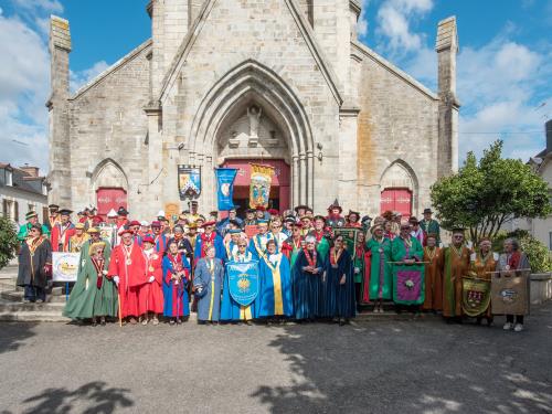 Confréries en tenues d'apparat