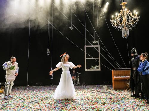 Une pièce sous influence