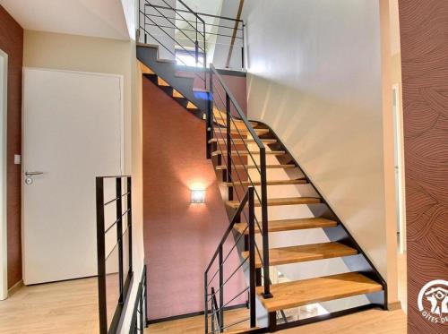 467683-21_56G650_3d21ec4583507952824ffe381f2f84a0