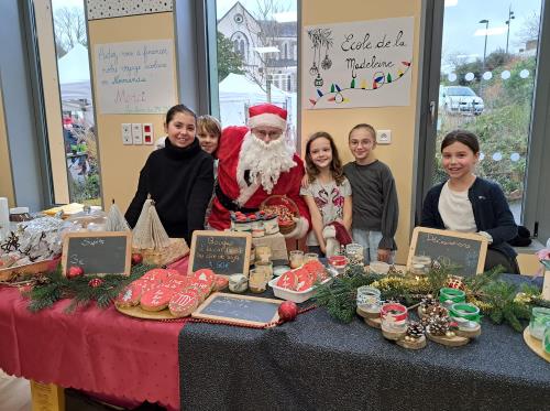 Stand école et le Père Noël