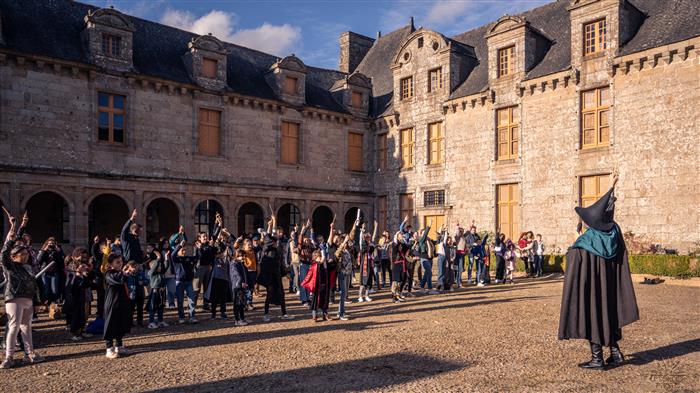Danse des sorciers au Rocher Portail - Le Rocher Portail
