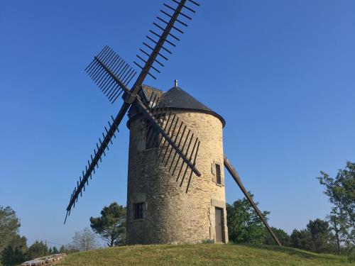 Butte des cinq moulins