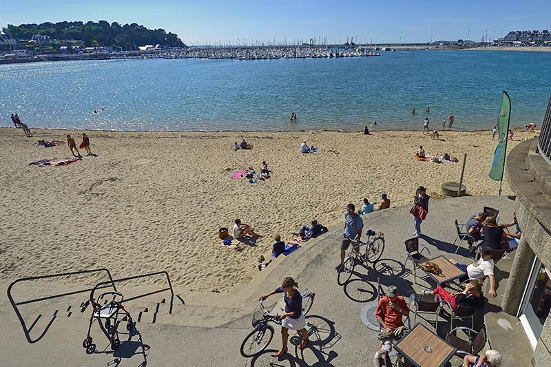 Plage Des Bas Sablons Saint Malo Brittany Tourism