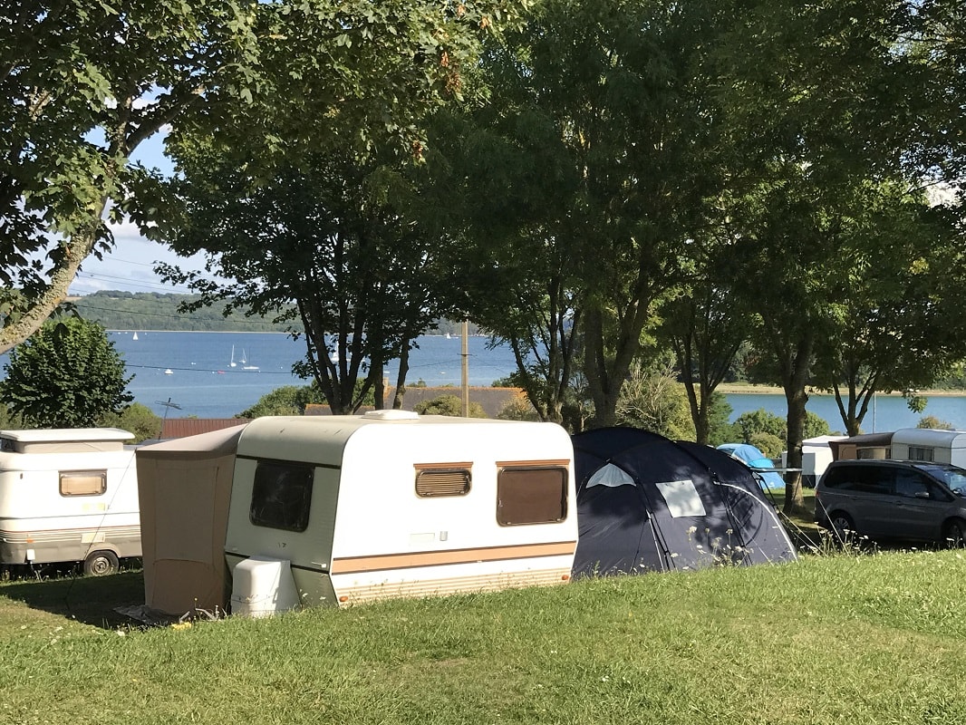 Camping-Le-Rivage-Le-Minihic-caravane-et-tentes-2