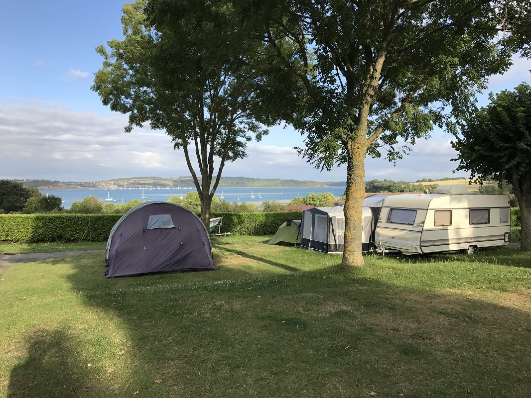 Camping-Le-Rivage-Le-Minihic-sur-Rance-emplacement-tente-et-caravane-2