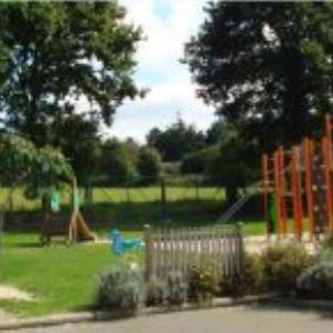 Camping-Pont-Laurin-Saint-Briac-aire-de-jeux—Tous droits réservés Camping-Pont-Laurin-Saint-Briac-aire-de-jeux