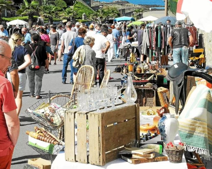 Braderie de Saint-Enogat