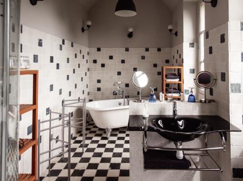 Chambre d'hôte Prestige Duchesse - salle de bain par frederique jouvin