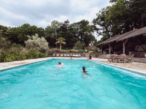 Espace piscine Chateau de Bézyl - Sixt sur Aff