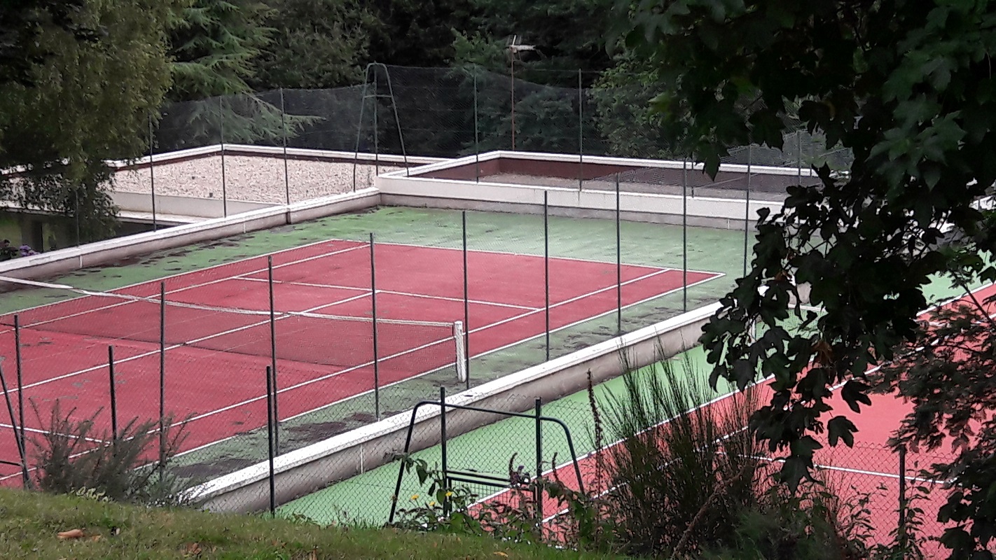 Gite-de-Monsieur-et-Madame-Frappier-a-Dinard---Tennis