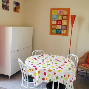 Mme Hulbert appartement Paradice 8 à Dinard—Tous droits réservés Mme Hulbert appartement Paradice 8 à Dinard