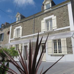 La Maison des 4 Saisons—Steve Winter La Maison des 4 Saisons