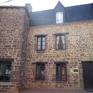 La maison natale de Saint Louis Marie Grignion à Montfort-sur-Meu—© Office de tourisme du pays de Montfort en Brocéliande La maison natale de Saint Louis Marie Grignion à Montfort-sur-Meu