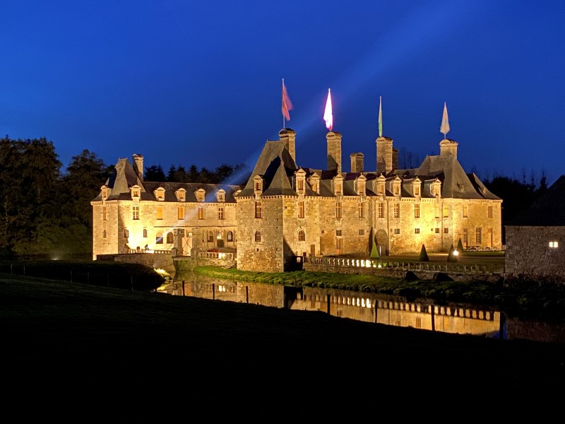 La nuit à l'école du Château Le Rocher Portail