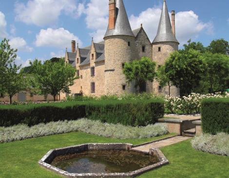 Le Bois Orcan, Jardin médiéval de la Fontaine de vie, création Alain Richert, label Jardin remarquable, photographie de Gwyn Meirion-Jones (2)