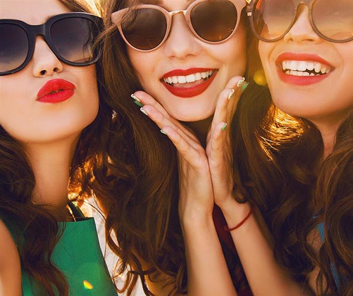 OPTIQUE-LE-FELL-modeles-avec-lunettes - ©Optique Le Fell