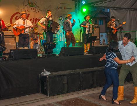 People dancing and musicians in folkloric festival