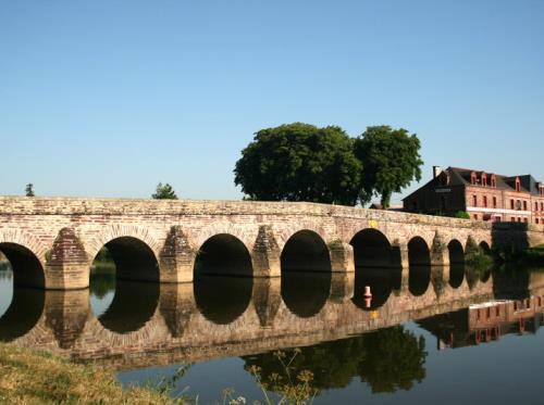 Ancien pont de pierre à Pont-Péan 