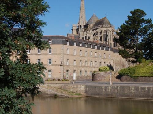 Vue de l'abbaye St Sauveur et de la Vilaine - Redon