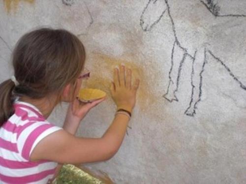 animation-peinture-préhistorique-à-la-maison-nature-et-mégalithes-à-saint-just