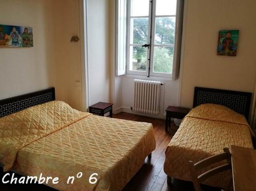 chambre n°6 (1 lit double + 1 lit simple)