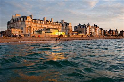 ©JEAN-CHARLES VALIENNE